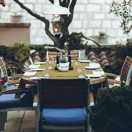 Boutique Old Town House Karkovich Tatil Evi